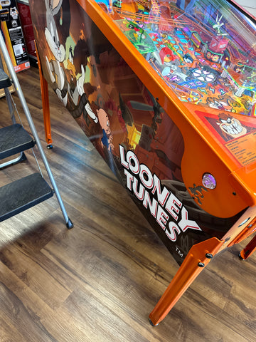 Image of Spooky Pinball Looney Tunes Collectors Edition Pinball Machine