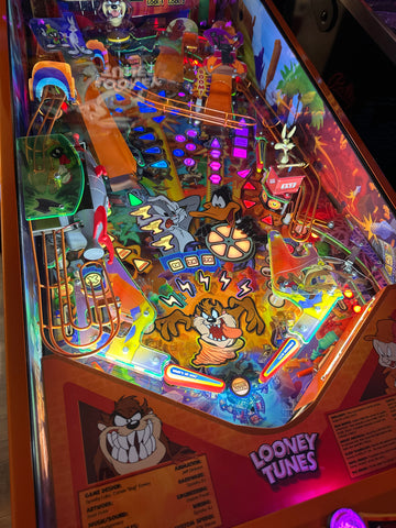 Image of Spooky Pinball Looney Tunes Collectors Edition Pinball Machine