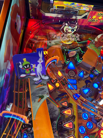 Image of Spooky Pinball Looney Tunes Collectors Edition Pinball Machine