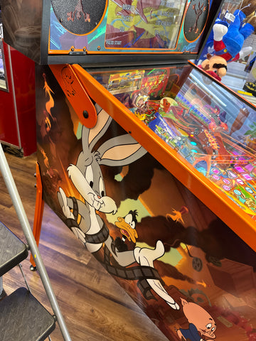 Image of Spooky Pinball Looney Tunes Collectors Edition Pinball Machine