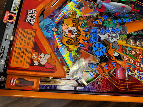 Image of Spooky Pinball Looney Tunes Collectors Edition Pinball Machine