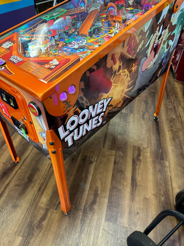 Image of Spooky Pinball Looney Tunes Collectors Edition Pinball Machine