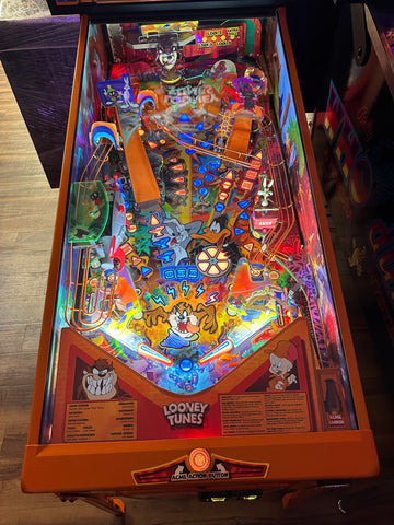 Image of Spooky Pinball Looney Tunes Collectors Edition Pinball Machine