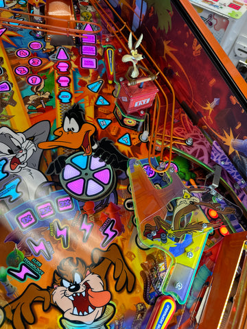 Image of Spooky Pinball Looney Tunes Collectors Edition Pinball Machine