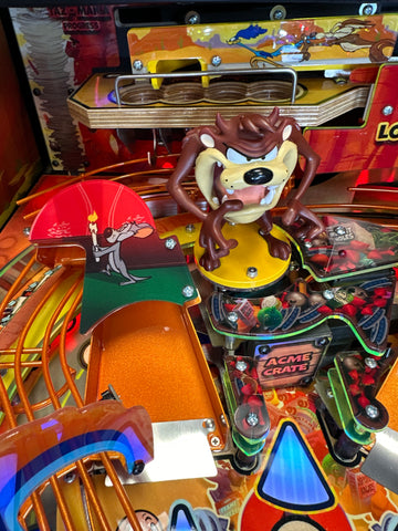 Image of Spooky Pinball Looney Tunes Collectors Edition Pinball Machine