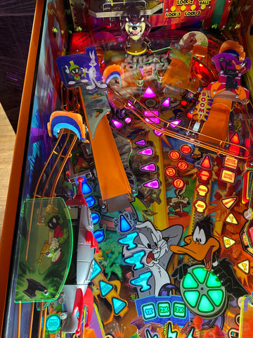 Image of Spooky Pinball Looney Tunes Collectors Edition Pinball Machine